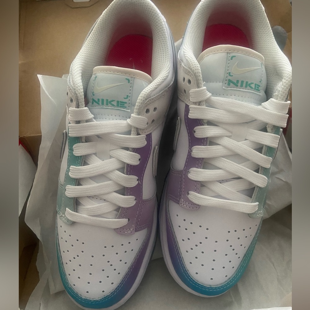 Women Nikes “Unlock your space”